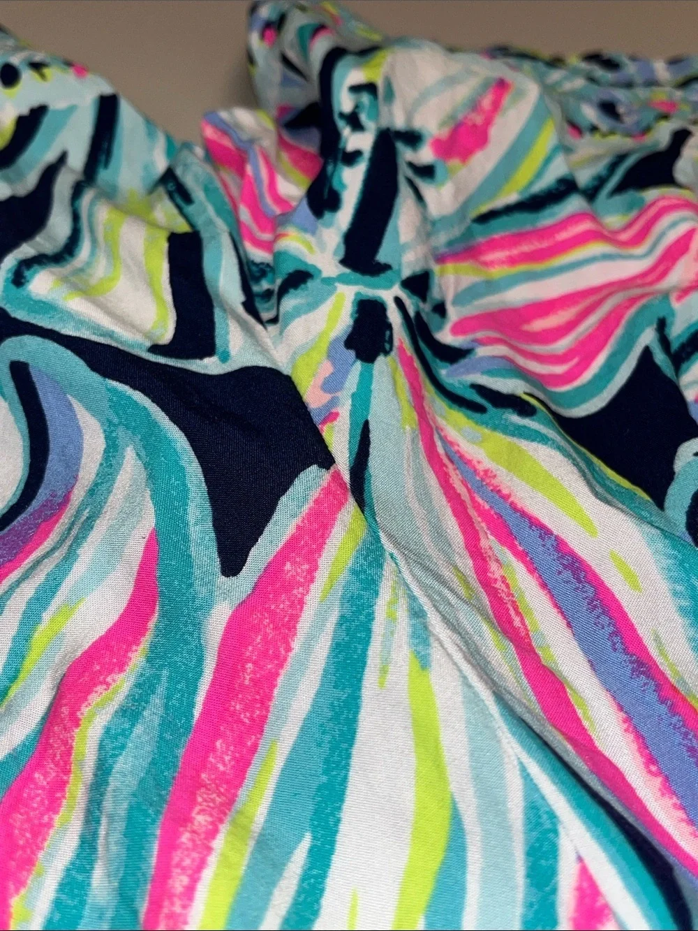 Lilly Pulitzer Tropical Leaf Print Athletic Shorts with Pockets size Small